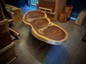 Bosveld dekor (BD) - Live edge San Kiaat coffee table